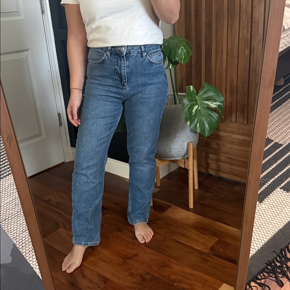 TOPSHOP Moto Ultra High Rise Medium Indigo Straight Leg. Size 28X27